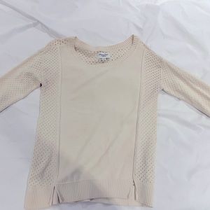 Nice summer sweater. It has 3/4 sleeves, great for the warmer weather.